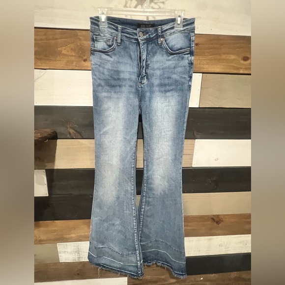 Judy Blue Light Wash Flare Jeans - Picture 1 of 6